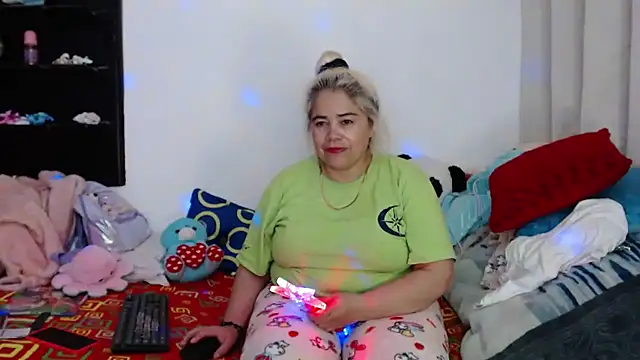 Snapshot of estrellita_fugaz16x chatting on 12-13-24, 03:27 estrellita fugaz16x online show from 12-13-24, 03:27