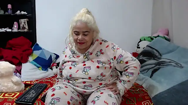 Snapshot of estrellita_fugaz16x chatting on 12-31-24, 02:40 estrellita fugaz16x online show from 12-31-24, 02:40