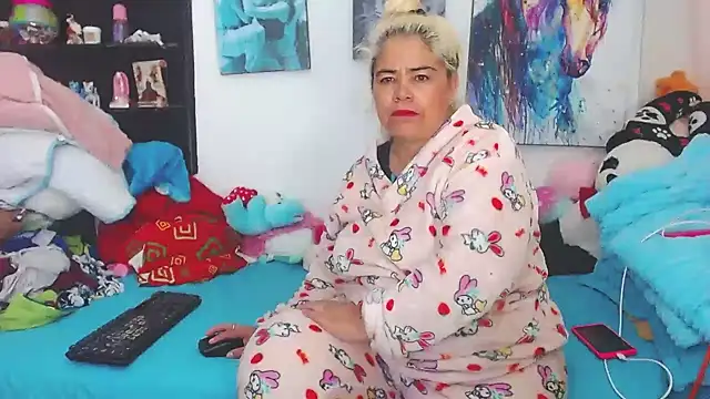 Snapshot of estrellita_fugaz16x chatting on 01-28-25, 01:27 estrellita fugaz16x online show from 01-28-25, 01:27