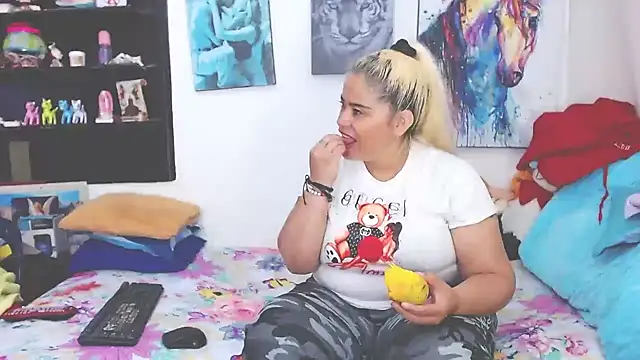 Snapshot of estrellita_fugaz16x chatting on 02-12-25, 10:15 estrellita fugaz16x online show from 02-12-25, 10:15