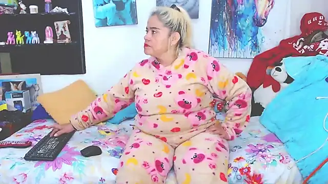 Snapshot of estrellita_fugaz16x chatting on 02-13-25, 02:34 estrellita fugaz16x online show from 02-13-25, 02:34
