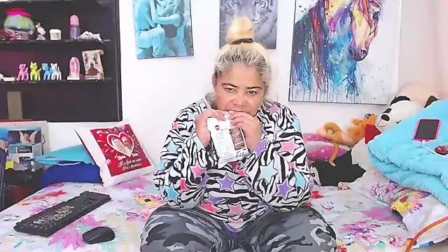 Snapshot of estrellita_fugaz16x chatting on 02-13-25, 10:00 estrellita fugaz16x online show from 02-13-25, 10:00
