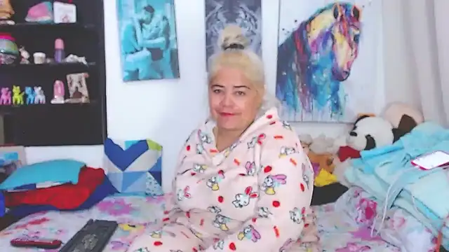 Snapshot of estrellita_fugaz16x chatting on 03-14-25, 03:15 estrellita fugaz16x online show from 03-14-25, 03:15