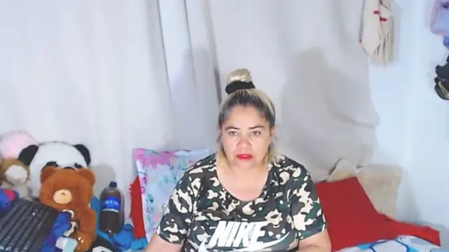 Snapshot of estrellita_fugaz16x chatting on 09-10-25, 04:01 estrellita fugaz16x online show from 09-10-25, 04:01
