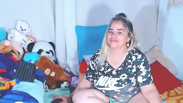 Snapshot of estrellita_fugaz16x chatting on 10-03-25, 01:57 estrellita fugaz16x online show from 10-03-25, 01:57