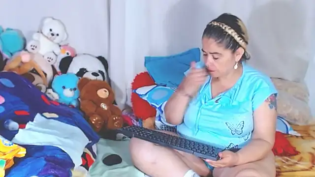 Snapshot of estrellita_fugaz16x chatting on 10-05-25, 04:55 estrellita fugaz16x online show from 10-05-25, 04:55