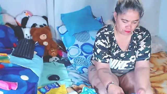 Snapshot of estrellita_fugaz16x chatting on 10-07-25, 03:58 estrellita fugaz16x online show from 10-07-25, 03:58