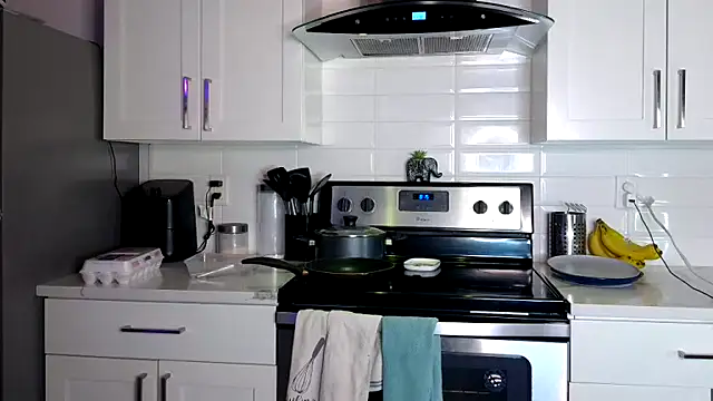 honeyybabyy112 online show from 03-08-25, 04:17