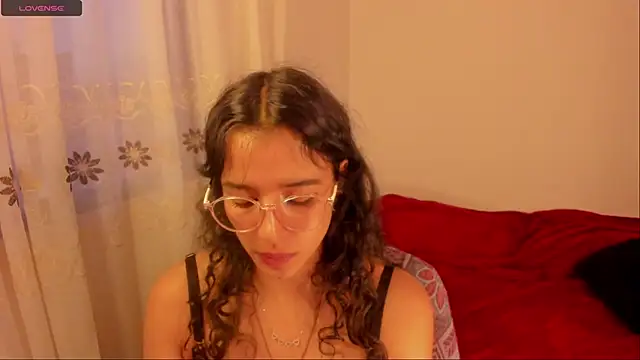 Snapshot of aluna_0310 chatting on 12-05-24, 10:56 aluna 0310 online show from 12-05-24, 10:56