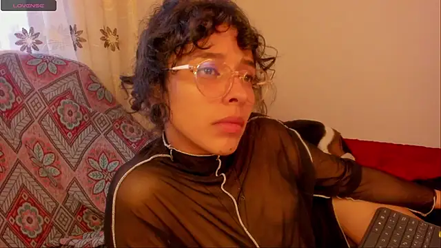 Snapshot of aluna_0310 chatting on 01-03-25, 10:51 aluna 0310 online show from 01-03-25, 10:51