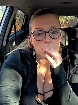 Snapshot of winniess40 chatting on 01-12-25, 01:37 winniess40 online show from 01-12-25, 01:37