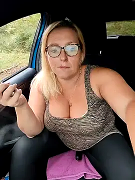 Snapshot of winniess40 chatting on 09-18-25, 08:38 winniess40 online show from 09-18-25, 08:38