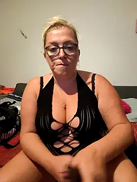 Snapshot of winniess40 chatting on 10-09-25, 02:53 winniess40 online show from 10-09-25, 02:53