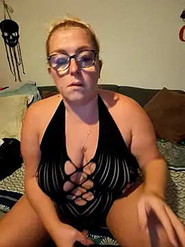 Snapshot of winniess40 chatting on 11-03-25, 03:41 winniess40 online show from 11-03-25, 03:41