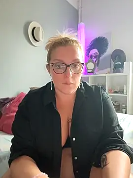 Snapshot of winniess40 chatting on 11-17-25, 09:26 winniess40 online show from 11-17-25, 09:26