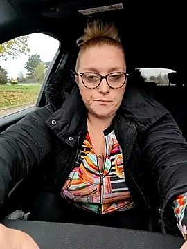 Snapshot of winniess40 chatting on 11-28-25, 09:45 winniess40 online show from 11-28-25, 09:45