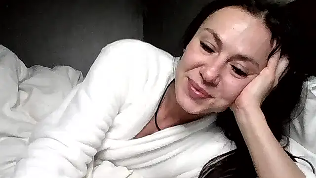 JulianaGold1 online show from 12-22-25, 11:13