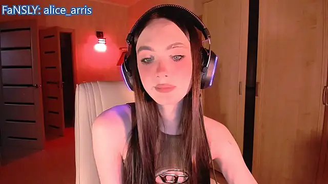 Snapshot of Alice__Aris chatting on 05-13-26, 05:43 Alice Aris online show from 05-13-26, 05:43