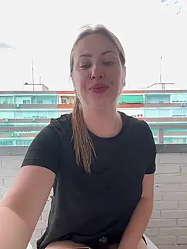 Snapshot of AlisaWhite chatting on 06-04-26, 03:40 AlisaWhite online show from 06-04-26, 03:40