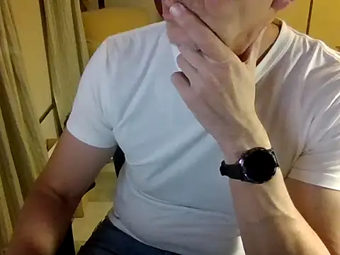 Snapshot of mariohurt101 chatting on 11-25-25, 09:15 mariohurt101 online show from 11-25-25, 09:15