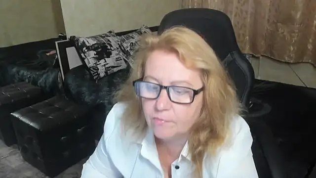 Frau Marta online show from 11-08-25, 01:22