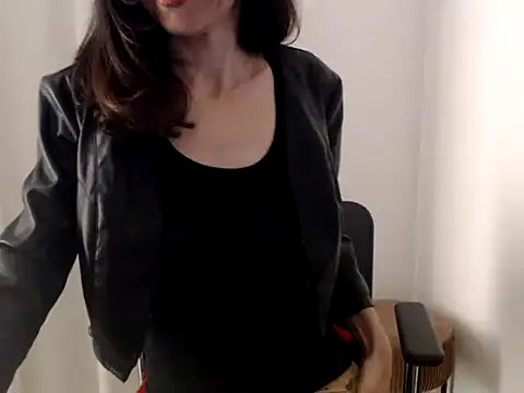 Snapshot of LadyJoanX chatting on 05-11-26, 04:37 LadyJoanX online show from 05-11-26, 04:37