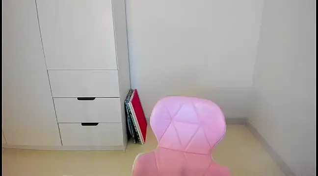 Snapshot of MiaStripDance chatting on 12-21-24, 04:25 MiaStripDance online show from 12-21-24, 04:25