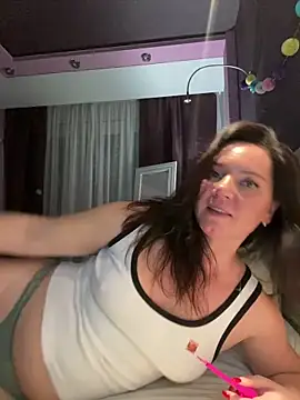 Snapshot of HotMilfMargo chatting on 11-25-25, 09:48 HotMilfMargo online show from 11-25-25, 09:48