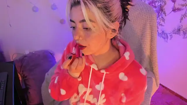 Snapshot of Sammysammy_ chatting on 02-04-25, 01:13 Sammysammy online show from 02-04-25, 01:13