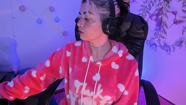 Snapshot of Sammysammy_ chatting on 02-06-25, 04:21 Sammysammy online show from 02-06-25, 04:21