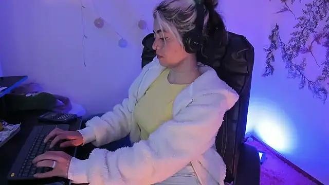 Snapshot of Sammysammy_ chatting on 02-08-25, 04:14 Sammysammy online show from 02-08-25, 04:14