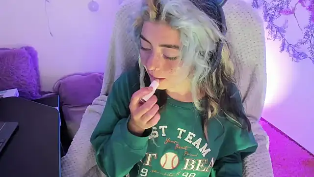 Snapshot of Sammysammy_ chatting on 03-18-25, 05:31 Sammysammy online show from 03-18-25, 05:31