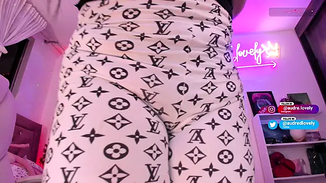 Snapshot of AudredLovely chatting on 11-12-25, 02:45 AudredLovely online show from 11-12-25, 02:45