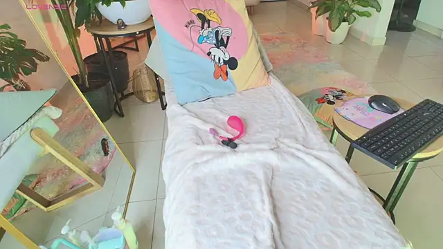Snapshot of erotik_lady chatting on 09-18-25, 04:36 erotik lady online show from 09-18-25, 04:36