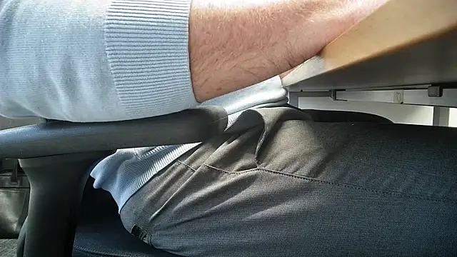 Snapshot of 69bezfleku chatting on 12-17-25, 07:25 69bezfleku online show from 12-17-25, 07:25