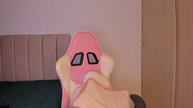 isa bunny online show from 04-15-26, 06:42