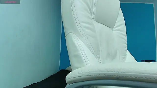 Snapshot of Dephne__ chatting on 12-12-24, 12:44 Dephne online show from 12-12-24, 12:44
