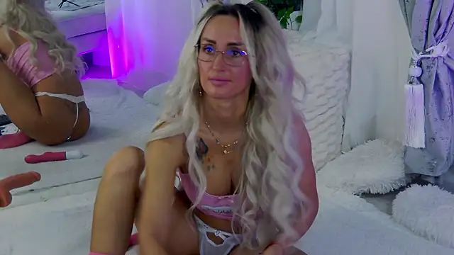 IsabelleEthan online show from 01-08-26, 02:14