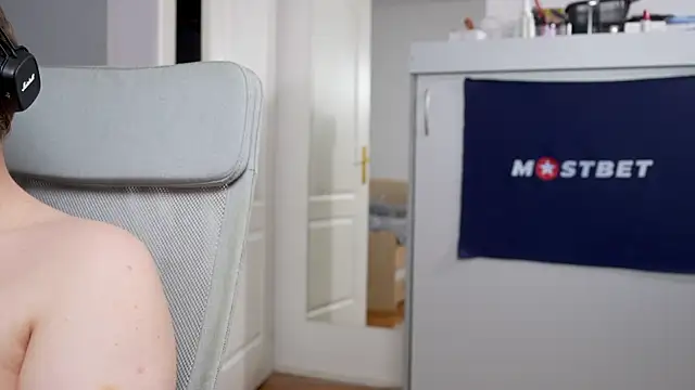 foxeslovefoxes online show from 12-19-24, 03:41