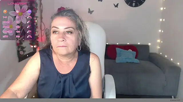 Snapshot of stepmother_105 chatting on 01-09-25, 02:40 stepmother 105 online show from 01-09-25, 02:40