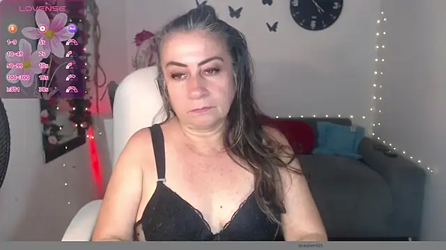 Snapshot of stepmother_105 chatting on 01-14-25, 06:28 stepmother 105 online show from 01-14-25, 06:28