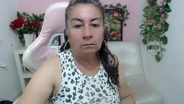Snapshot of stepmother_105 chatting on 09-17-25, 05:36 stepmother 105 online show from 09-17-25, 05:36