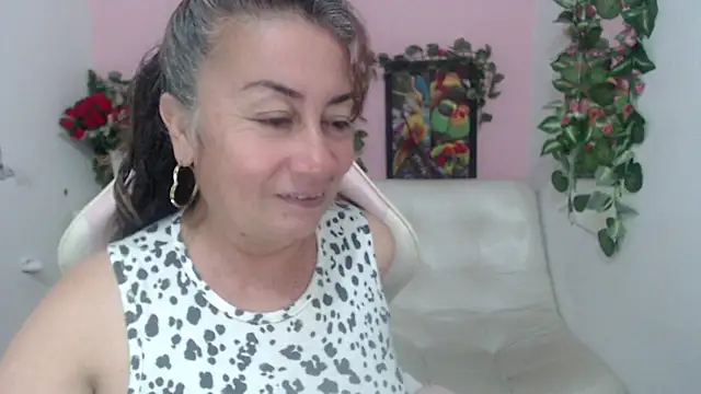 Snapshot of stepmother_105 chatting on 09-26-25, 04:55 stepmother 105 online show from 09-26-25, 04:55
