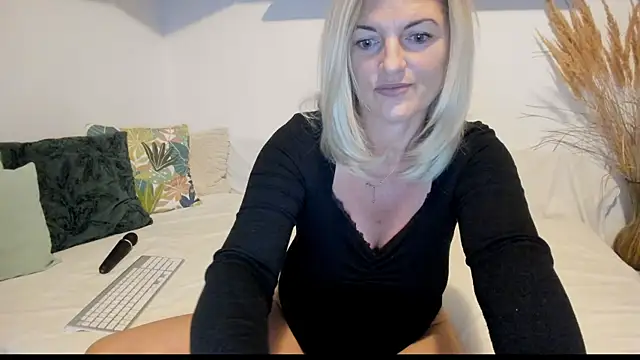 Jadore able online show from 09-27-25, 01:43