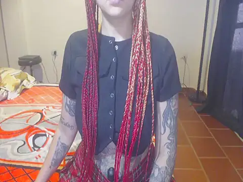 Snapshot of Tattoodreams_lucy chatting on 01-21-25, 09:57 Tattoodreams lucy online show from 01-21-25, 09:57