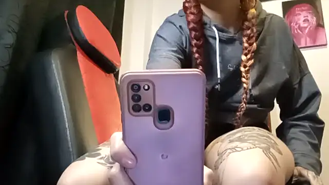 Snapshot of Tattoodreams_lucy chatting on 10-23-25, 10:19 Tattoodreams lucy online show from 10-23-25, 10:19