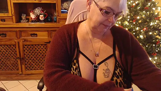 MISS LINDAH online show from 12-26-24, 06:19