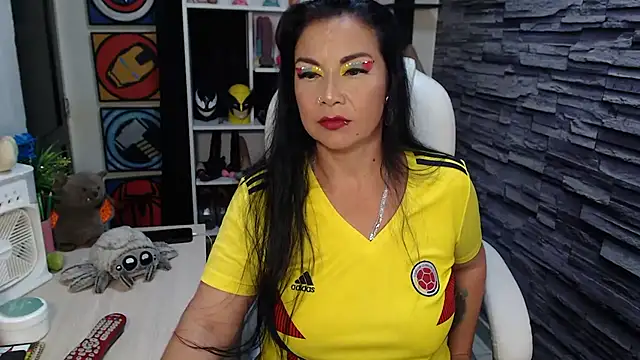 Snapshot of Cruela_deviil chatting on 06-24-26, 12:42 Cruela deviil online show from 06-24-26, 12:42