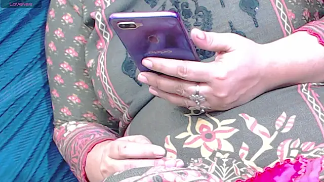 Snapshot of netuhubby chatting on 01-18-25, 07:58 netuhubby online show from 01-18-25, 07:58