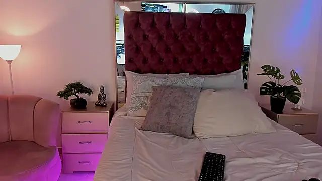 pamela reyes  online show from 02-24-25, 09:41